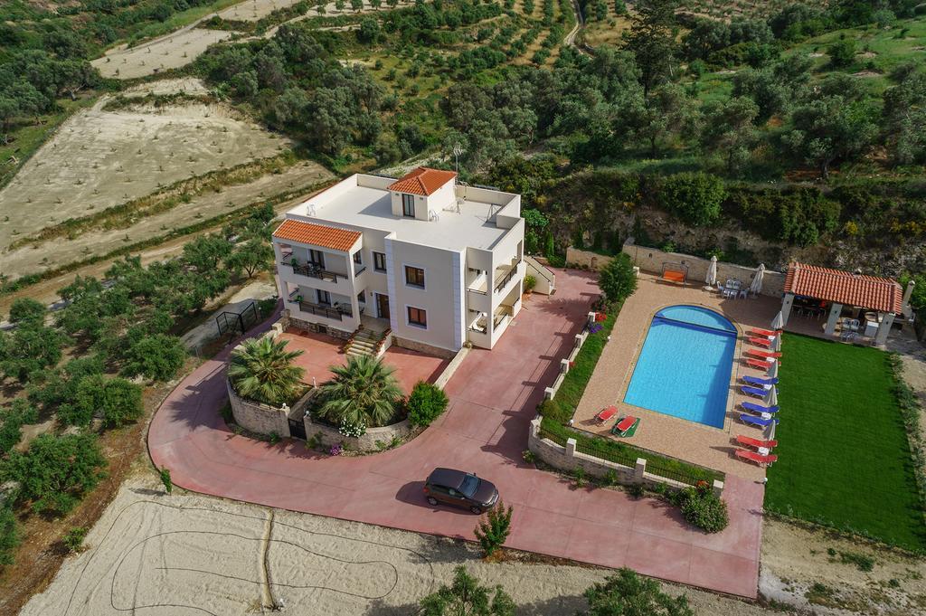 Villa Laga With Pool, 300M To Taverns, Childrens Area, Bbq! Kirianna 外观 照片
