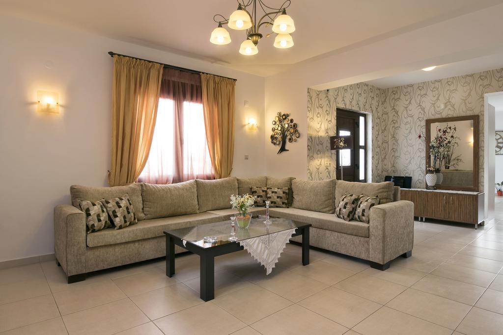 Villa Laga With Pool, 300M To Taverns, Childrens Area, Bbq! Kirianna 外观 照片