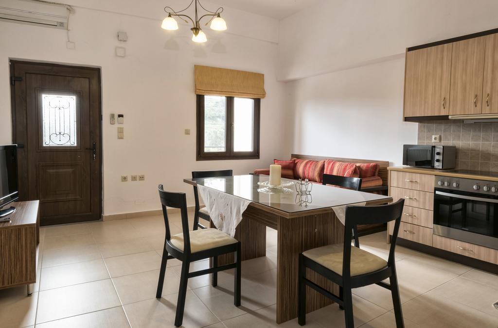 Villa Laga With Pool, 300M To Taverns, Childrens Area, Bbq! Kirianna 外观 照片