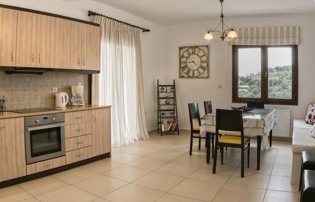 Villa Laga With Pool, 300M To Taverns, Childrens Area, Bbq! Kirianna 外观 照片