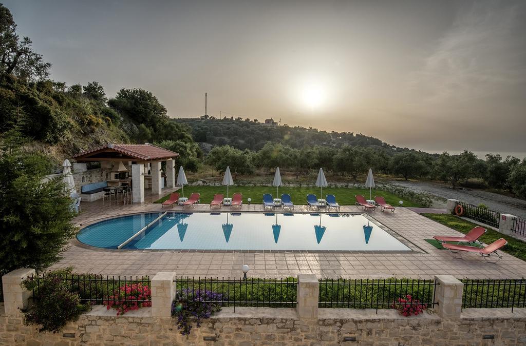 Villa Laga With Pool, 300M To Taverns, Childrens Area, Bbq! Kirianna 外观 照片