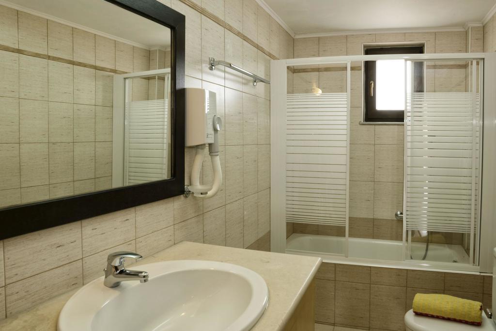 Villa Laga With Pool, 300M To Taverns, Childrens Area, Bbq! Kirianna 外观 照片