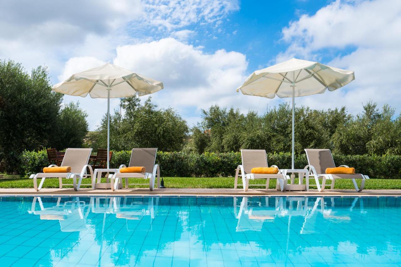 Villa Laga With Pool, 300M To Taverns, Childrens Area, Bbq! Kirianna 外观 照片