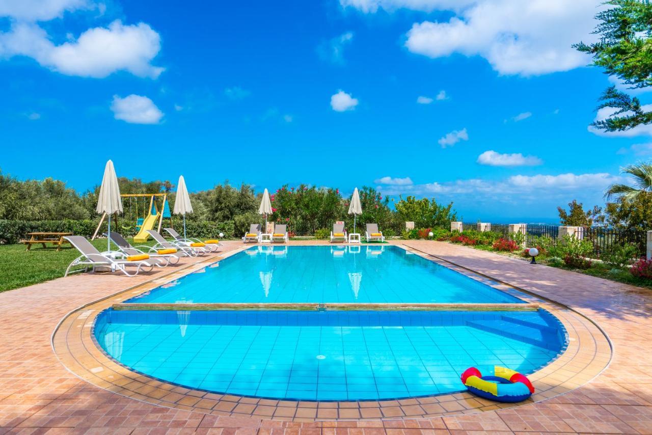 Villa Laga With Pool, 300M To Taverns, Childrens Area, Bbq! Kirianna 外观 照片